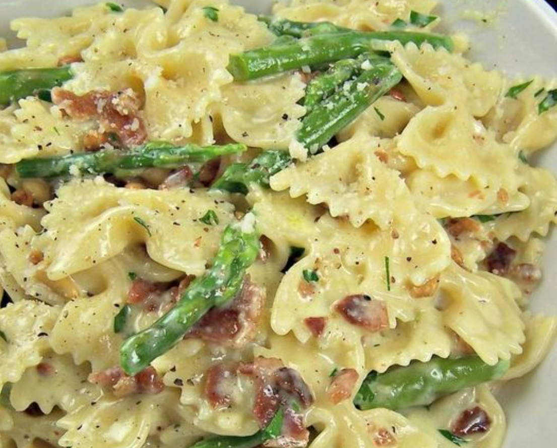 Creamy Pasta with Asparagus and Bacon