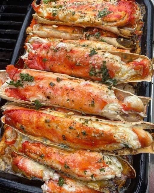 Crab Legs in Butter Sauce