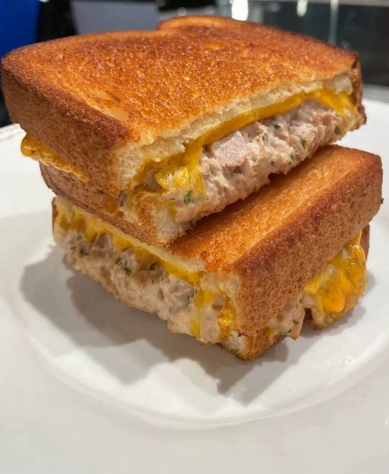 TUNA MELT