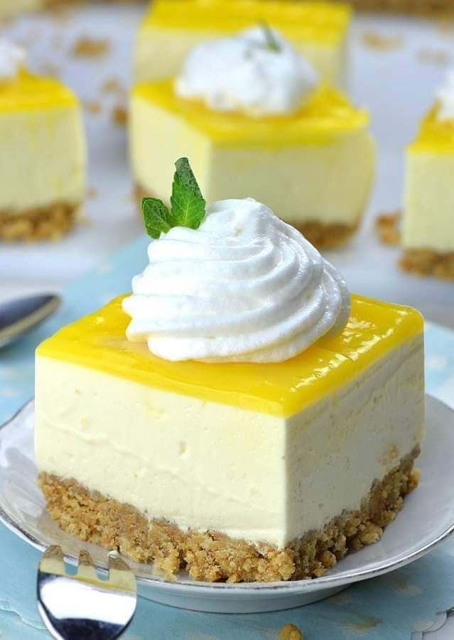 No-Bake Lemon Cheesecake Bars